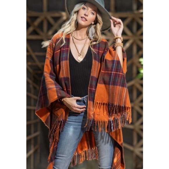 Ruggine Chic Soft Amberglow Plaid Fringe Accent Ruana - Picture 2 of 13